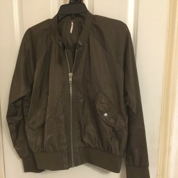 FREE PEOPLE Women’s Olive Green Bomber Jacket Size Large, Orig $79; 50% off! - Picture 2 of 6